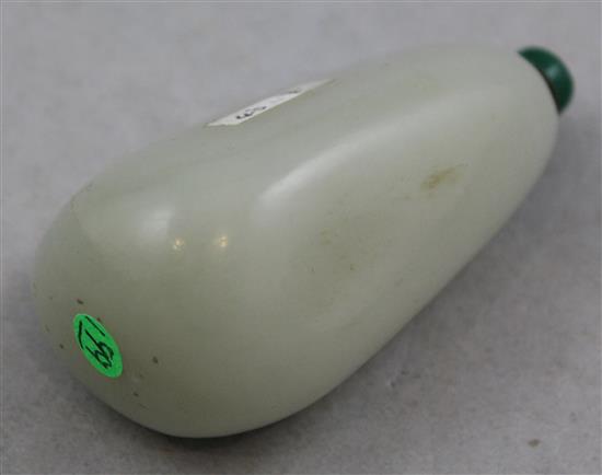 A Chinese white jade pebble snuff bottle, 1800-1900, Richards no. 199